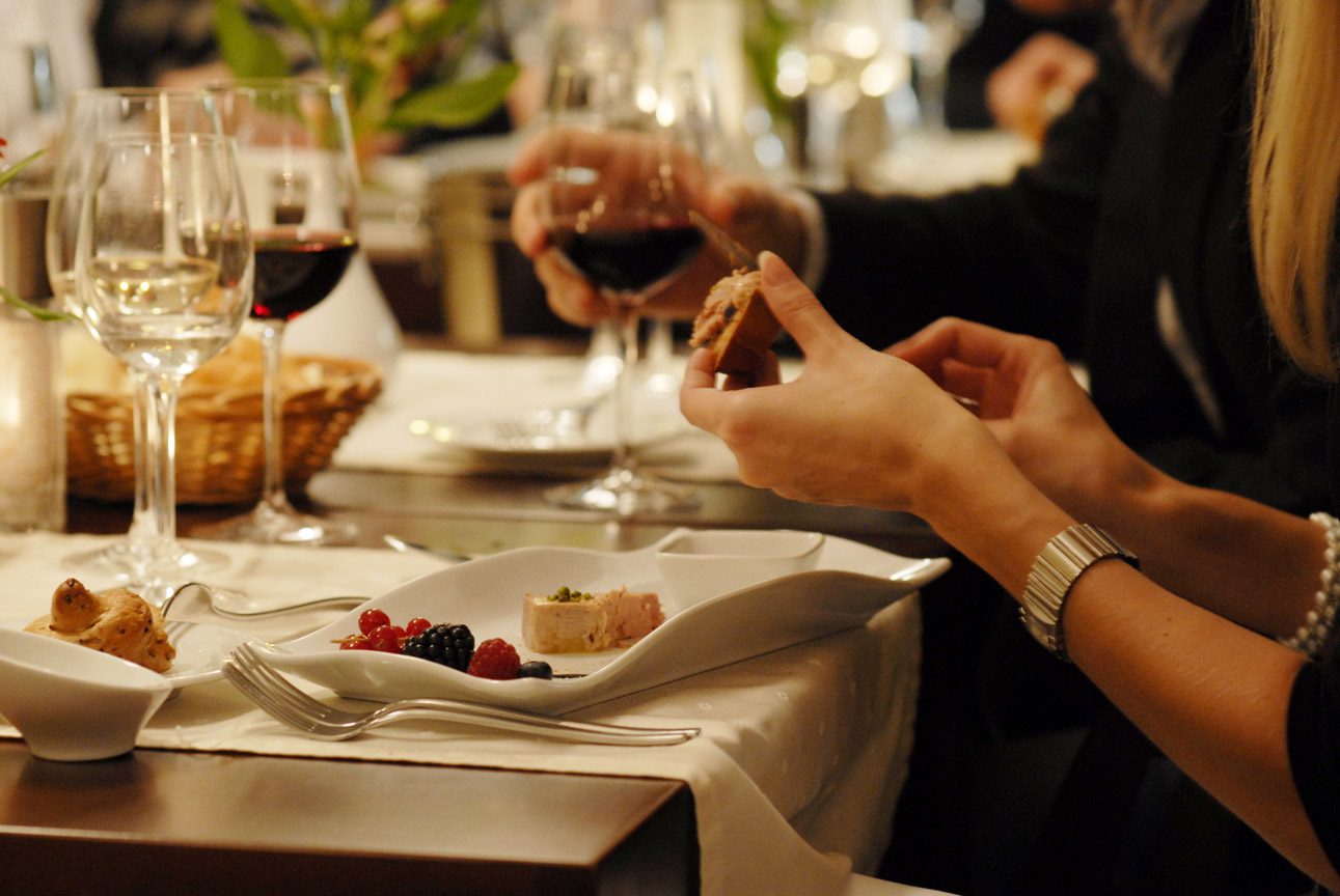 restauracia-gastronomia-interier-jedlo-vino-ludia